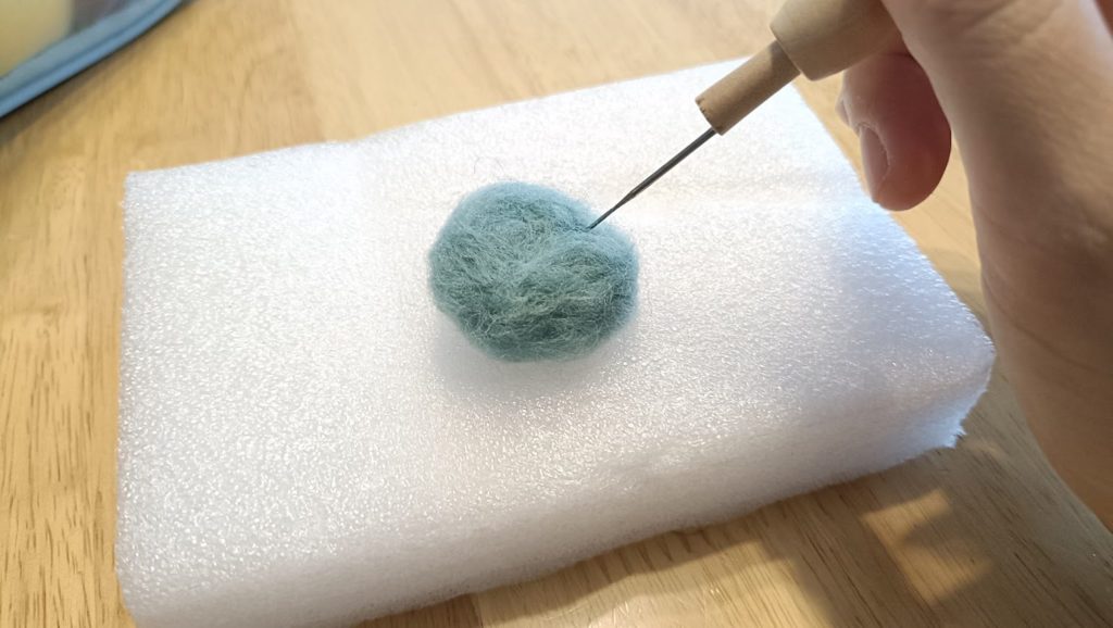 初心者が挑戦する羊毛フェルト
